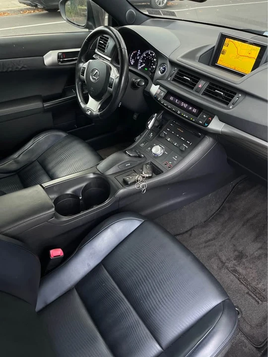 2012 Lexus CT - Image 12 of 17