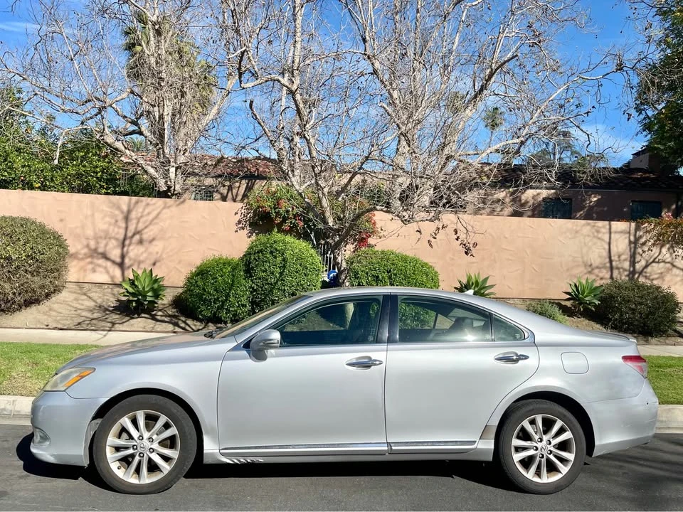 2012 Lexus ES 5th Gen - Image 7 of 16