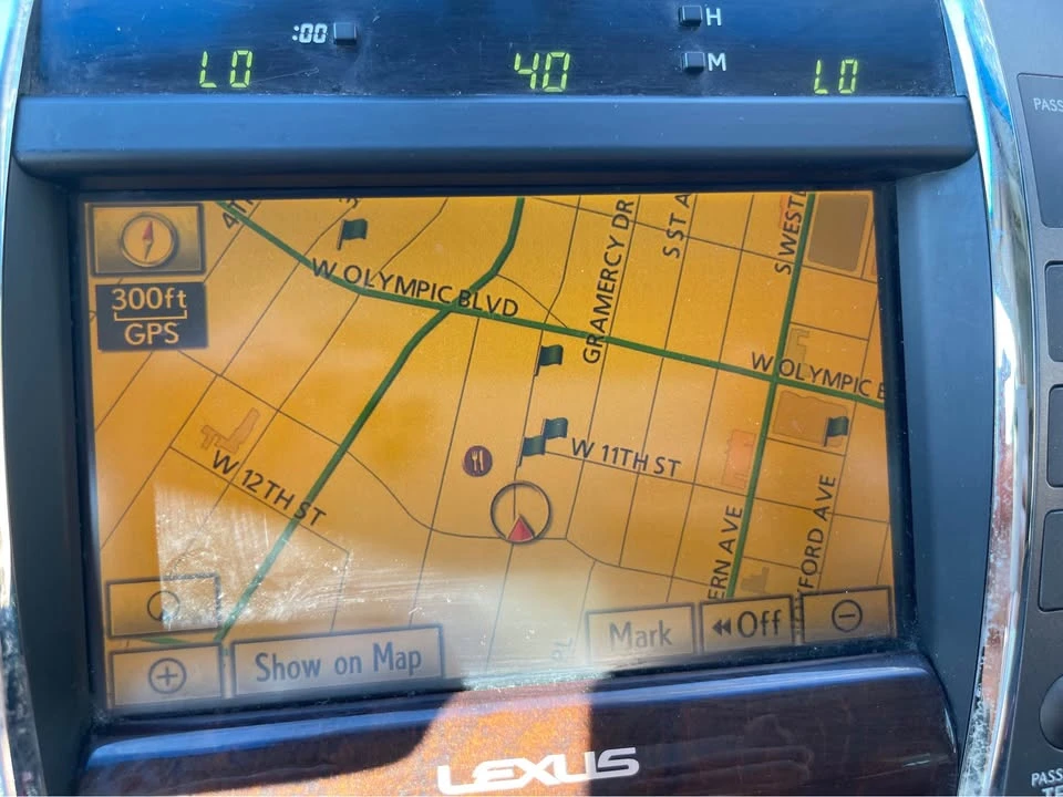 2012 Lexus ES 5th Gen - Image 9 of 16