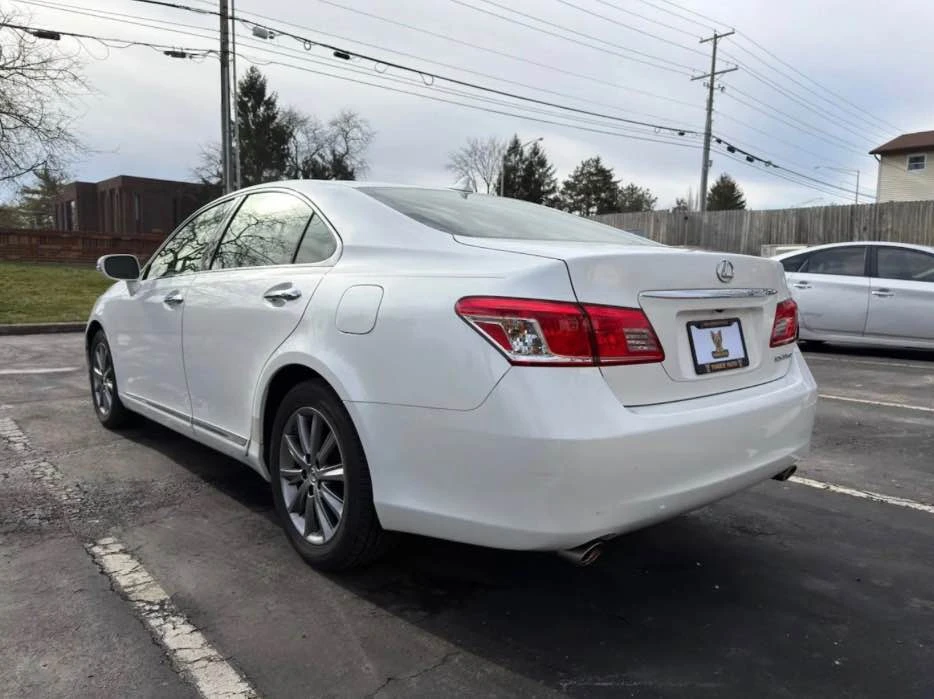 2012 Lexus ES 5th Gen - Image 2 of 7