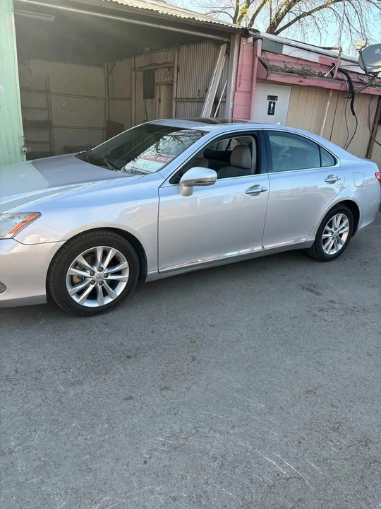 2012 Lexus ES 5th Gen - Image 10 of 17