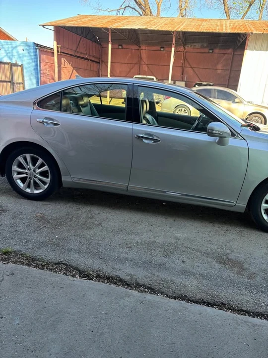 2012 Lexus ES 5th Gen - Image 6 of 17