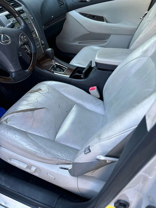 2012 Lexus ES 5th Gen - Image 9 of 17
