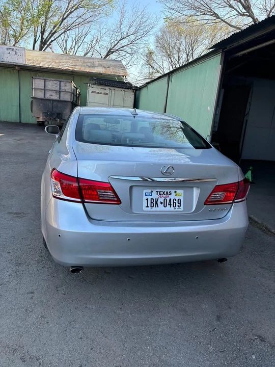 2012 Lexus ES 5th Gen - Image 2 of 17