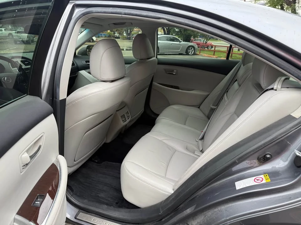 2012 Lexus ES 5th Gen - Image 11 of 19