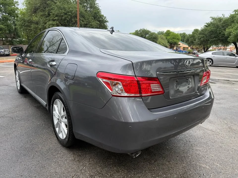 2012 Lexus ES 5th Gen - Image 5 of 19