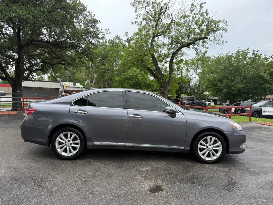 2012 Lexus ES 5th Gen - Image 8 of 19