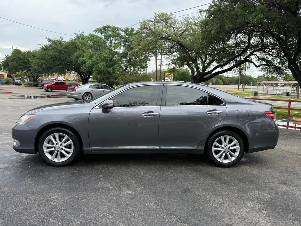 2012 Lexus ES 5th Gen - Image 4 of 19