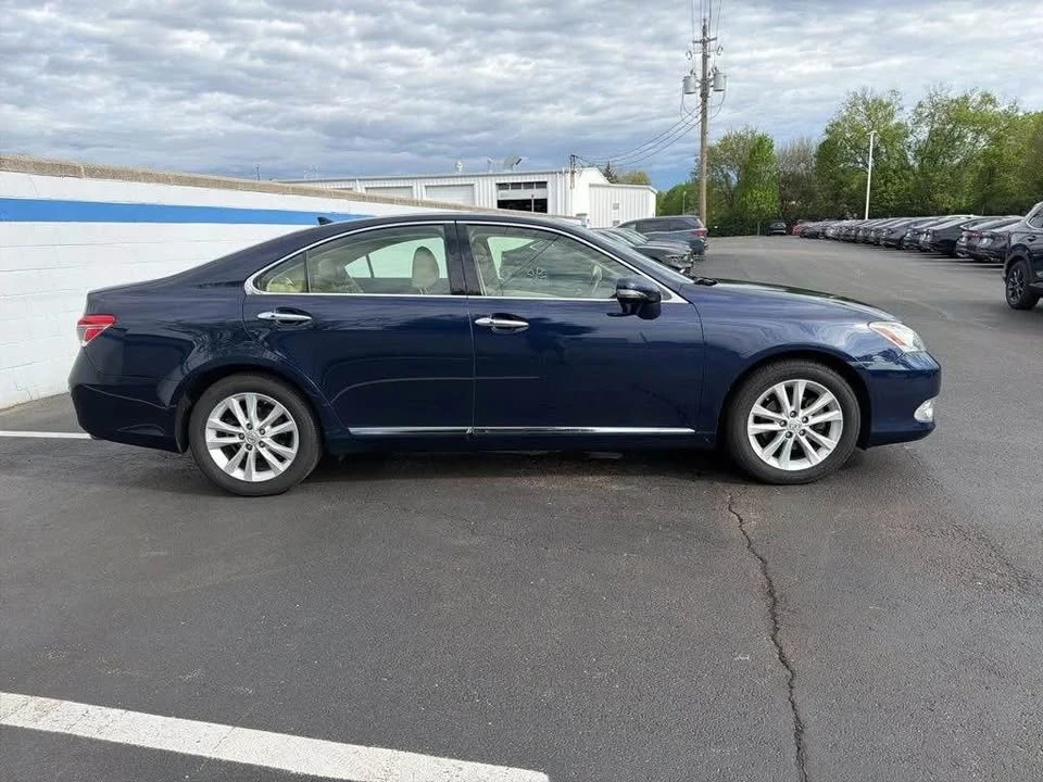 2012 Lexus ES 5th Gen - Image 4 of 9