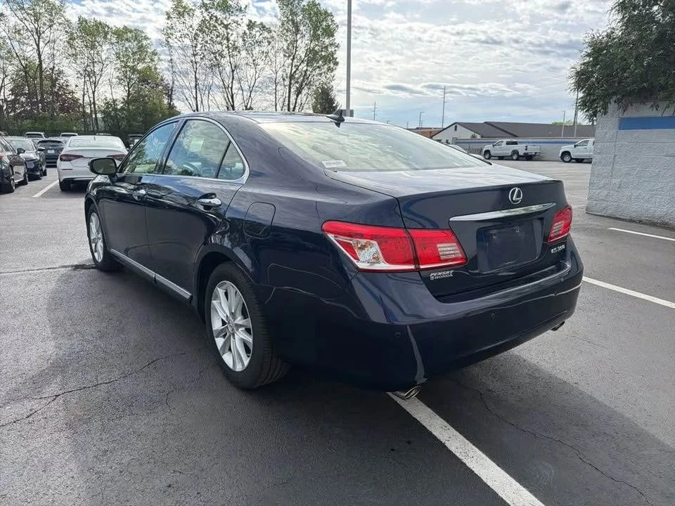 2012 Lexus ES 5th Gen - Image 2 of 9