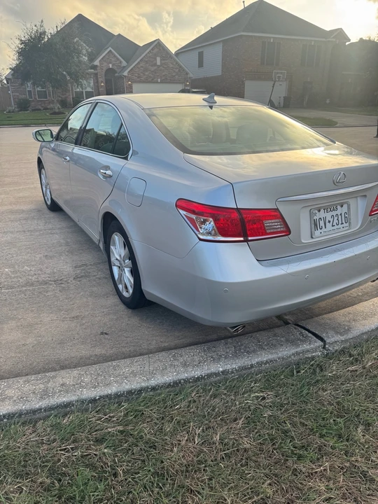 2012 Lexus ES 5th Gen - Image 4 of 11