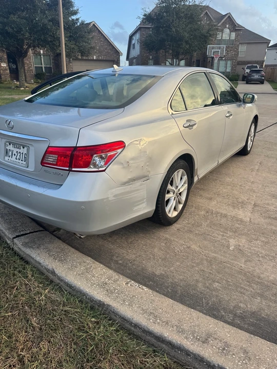 2012 Lexus ES 5th Gen - Image 2 of 11
