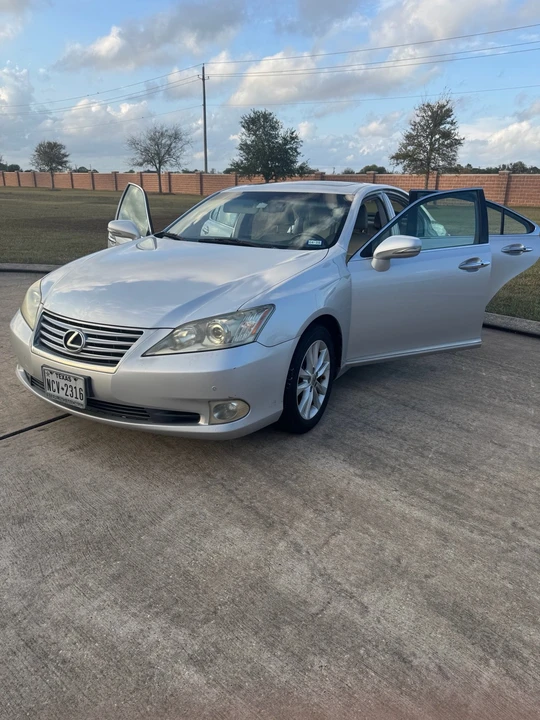 2012 Lexus ES 5th Gen - Image 3 of 11