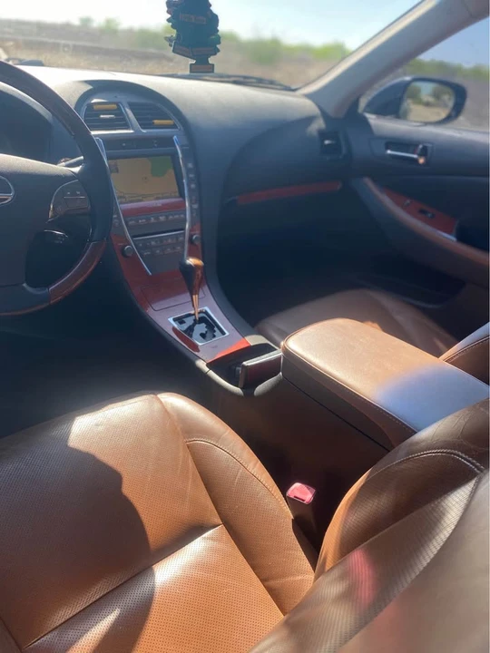 2012 Lexus ES 5th Gen - Image 15 of 18
