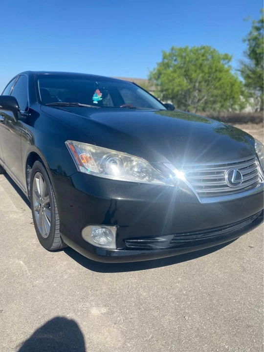2012 Lexus ES 5th Gen - Image 2 of 18
