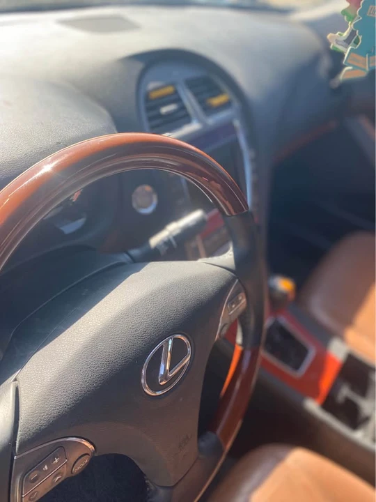 2012 Lexus ES 5th Gen - Image 17 of 18