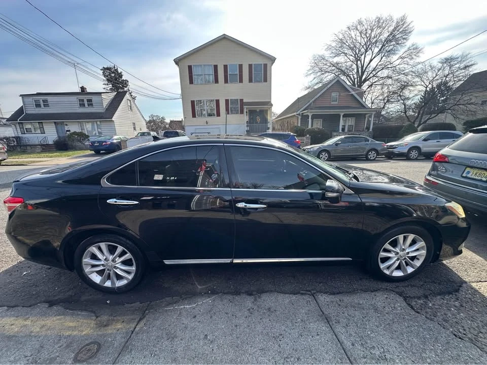 2012 Lexus ES 5th Gen - Image 2 of 13