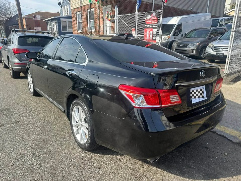 2012 Lexus ES 5th Gen - Image 5 of 13