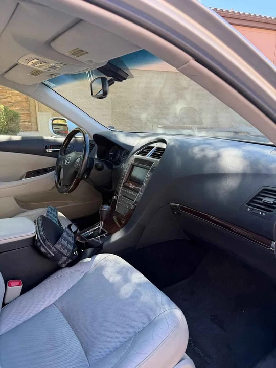 2012 Lexus ES 5th Gen - Image 17 of 18