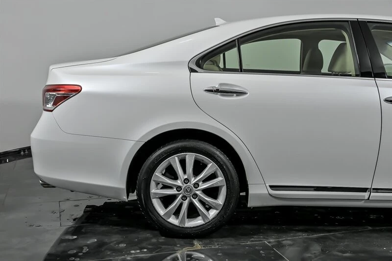2012 Lexus ES 5th Gen - Image 11 of 31