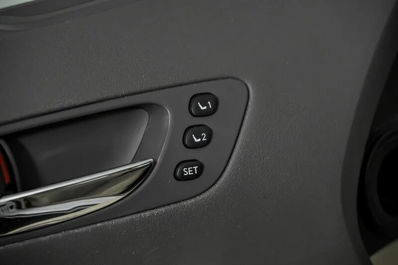 2012 Lexus ES 5th Gen - Image 16 of 31