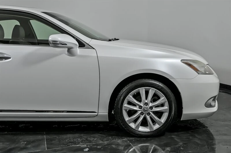 2012 Lexus ES 5th Gen - Image 12 of 31