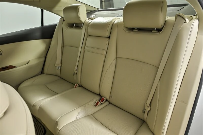 2012 Lexus ES 5th Gen - Image 21 of 31