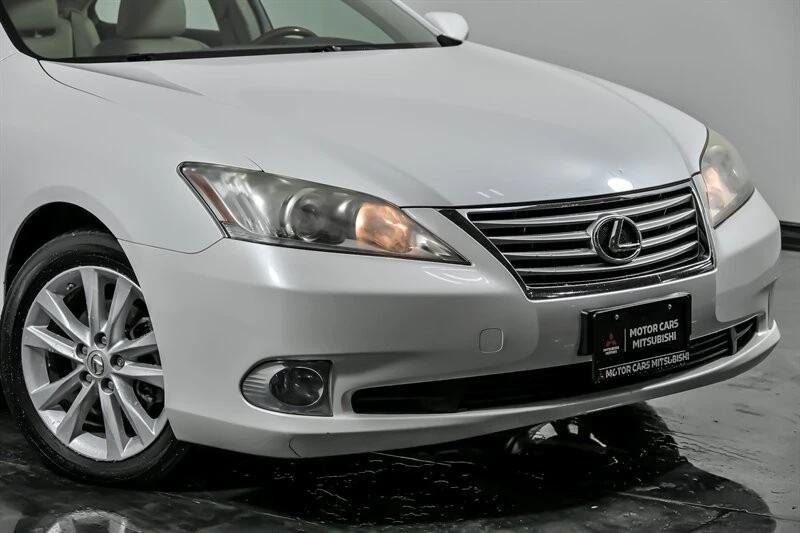 2012 Lexus ES 5th Gen - Image 2 of 31