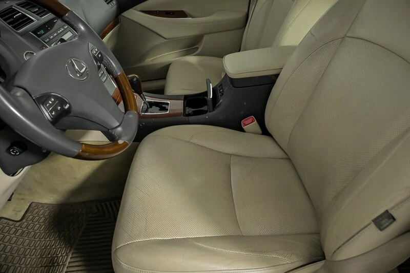 2012 Lexus ES 5th Gen - Image 18 of 31