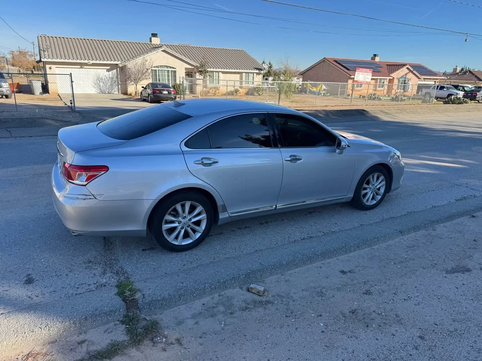 2012 Lexus ES 5th Gen - Image 3 of 12