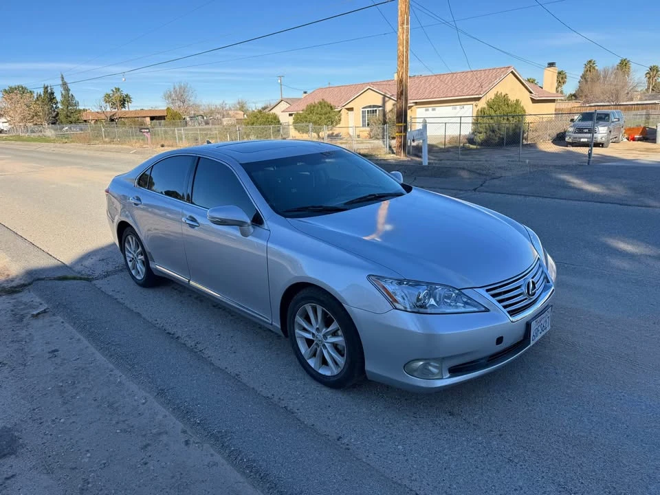 2012 Lexus ES 5th Gen - Image 4 of 12
