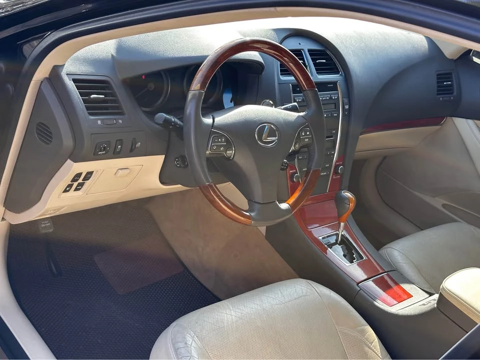 2012 Lexus ES 5th Gen - Image 7 of 8