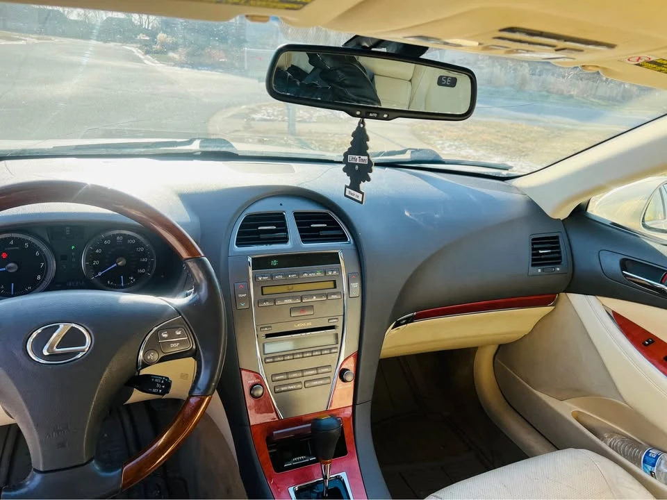 2012 Lexus ES 6th Gen - Image 11 of 13