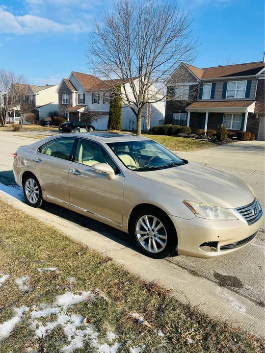 2012 Lexus ES 6th Gen - Image 2 of 13