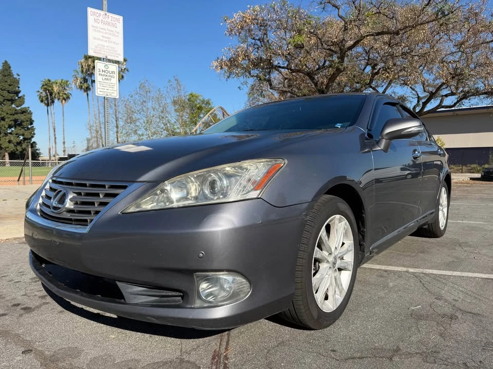 2012 Lexus ES 5th Gen - Image 2 of 10
