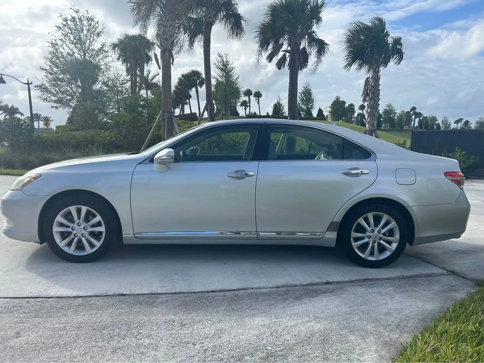 2012 Lexus ES 5th Gen - Image 6 of 20