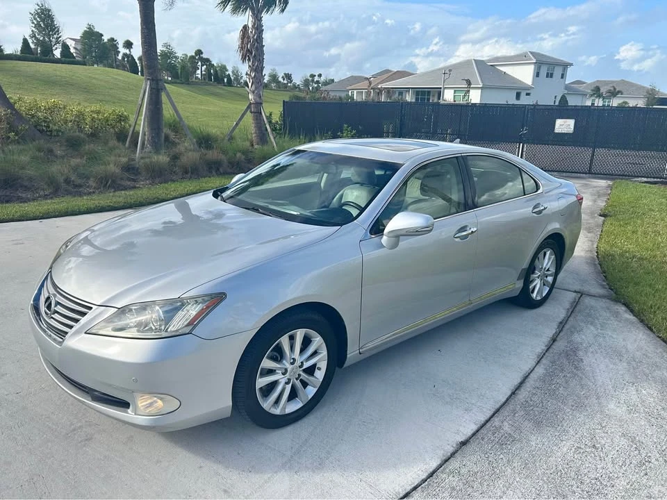 2012 Lexus ES 5th Gen - Image 2 of 20