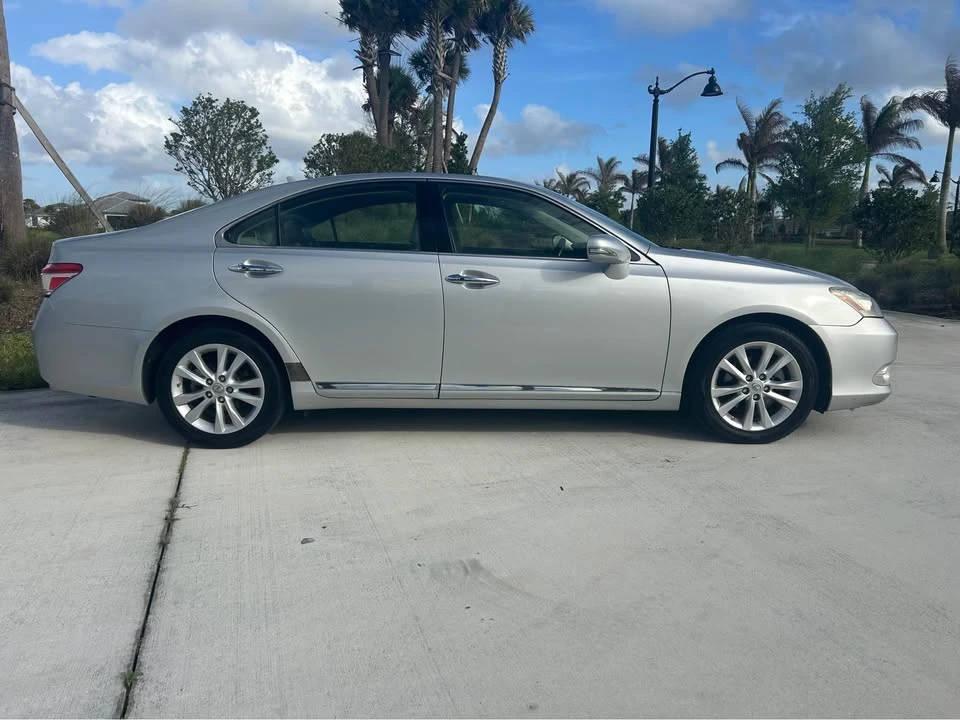 2012 Lexus ES 5th Gen - Image 5 of 20