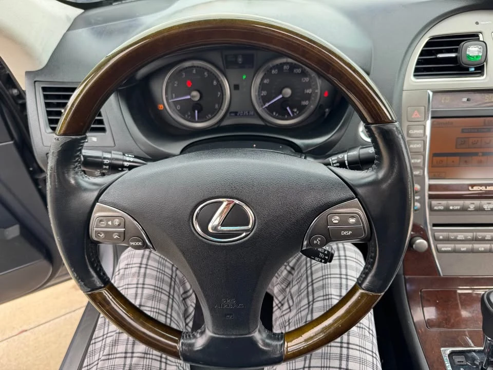 2012 Lexus ES 5th Gen - Image 17 of 20