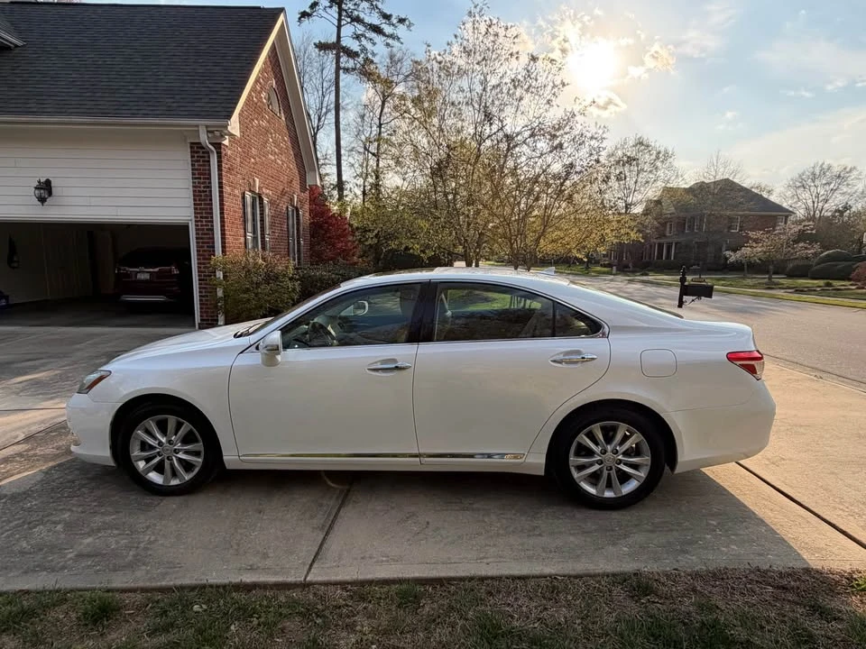 2012 Lexus ES 5th Gen - Image 4 of 11