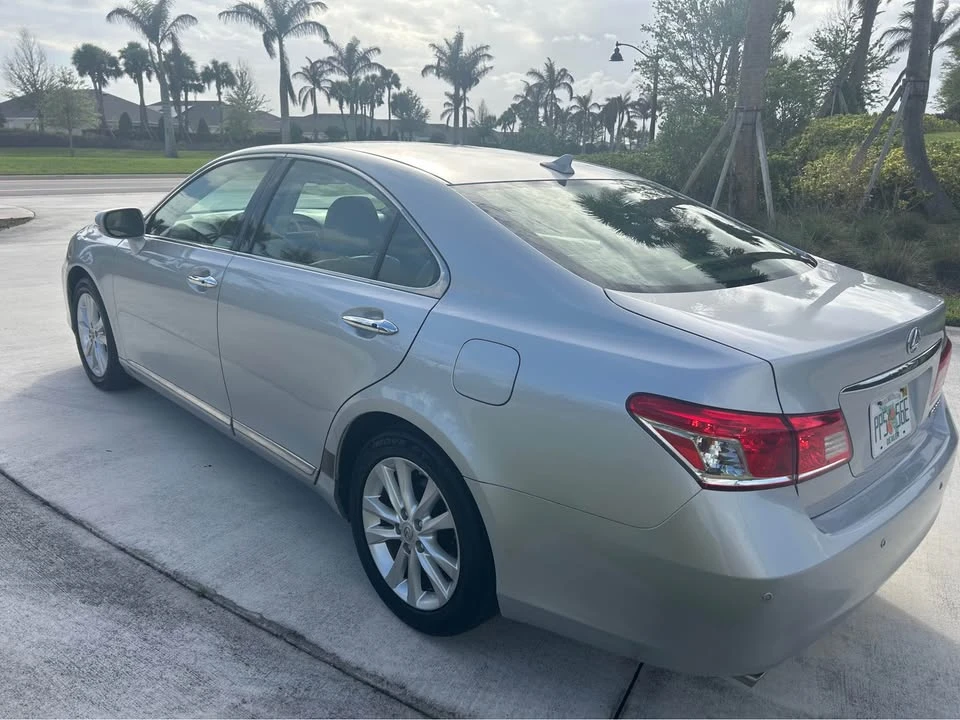 2012 Lexus ES 5th Gen - Image 8 of 20