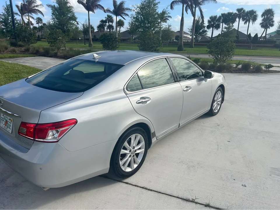2012 Lexus ES 5th Gen - Image 7 of 20