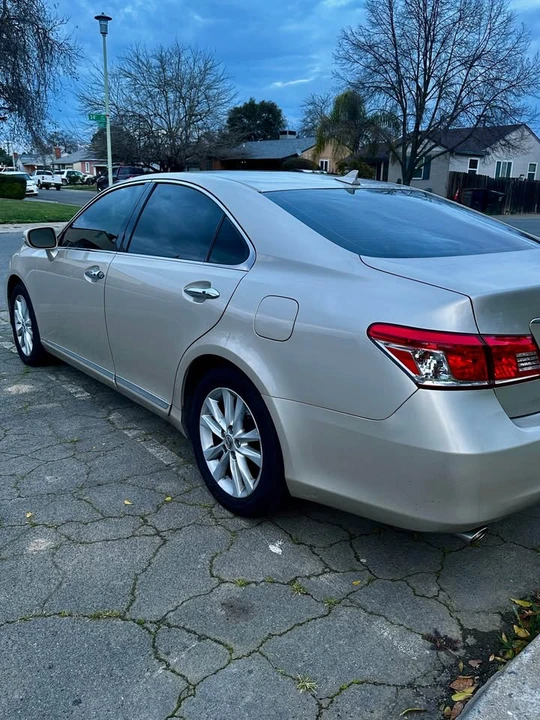 2012 Lexus ES 5th Gen - Image 5 of 13