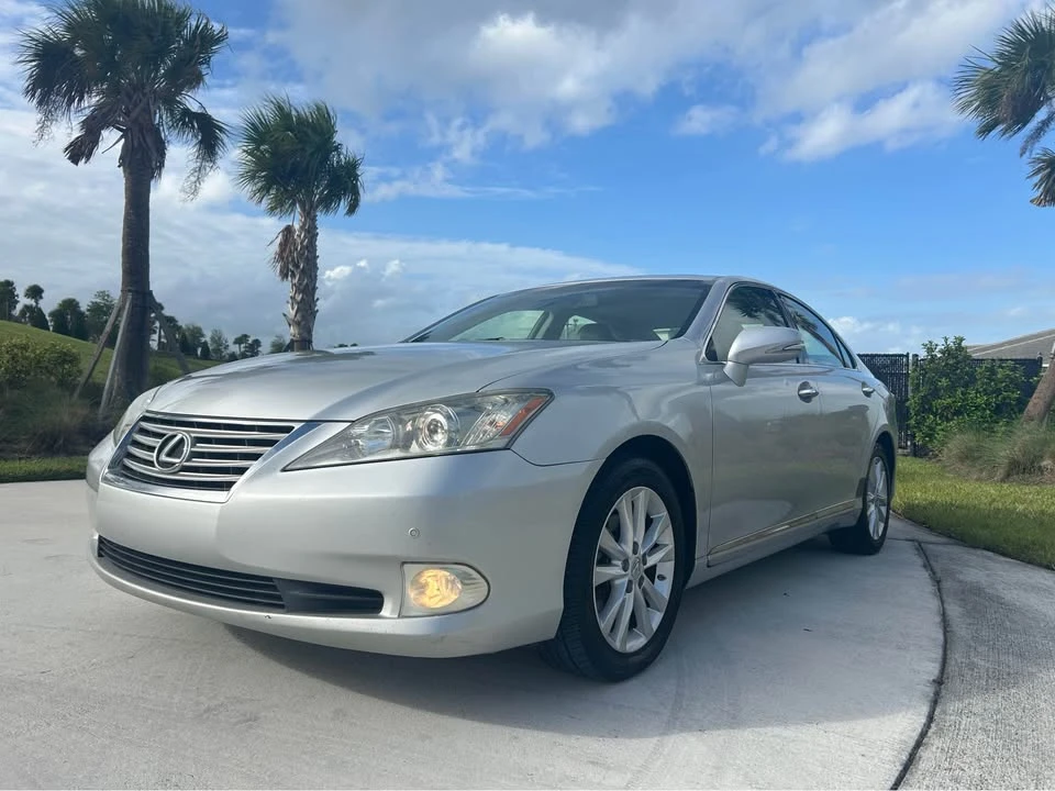 2012 Lexus ES 5th Gen - Image 15 of 20