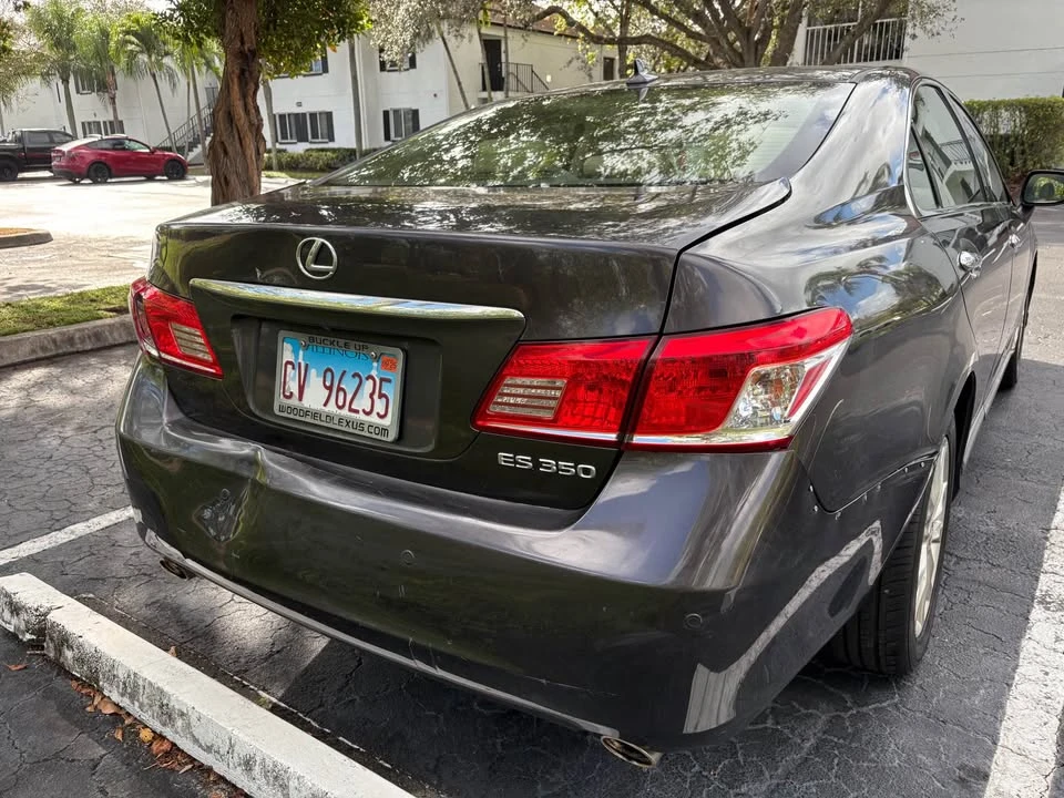 2012 Lexus ES 5th Gen - Image 8 of 17