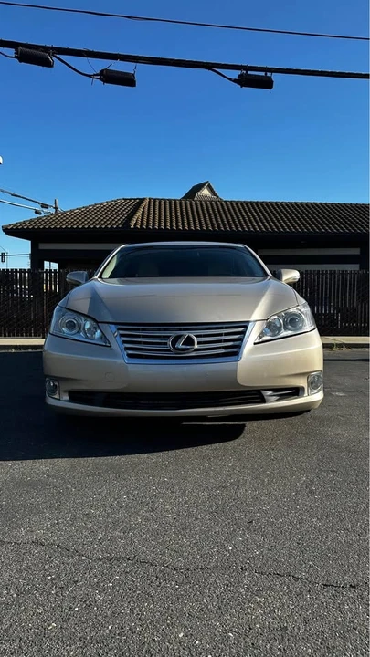 2012 Lexus ES 5th Gen - Image 2 of 13
