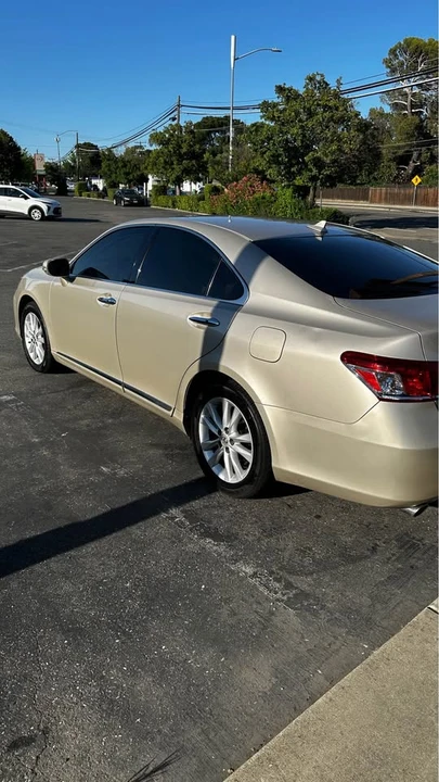 2012 Lexus ES 5th Gen - Image 4 of 13