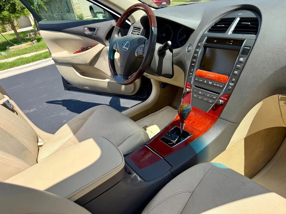 2012 Lexus ES 5th Gen - Image 14 of 18