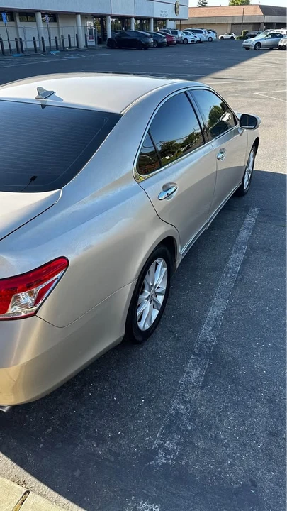 2012 Lexus ES 5th Gen - Image 5 of 13