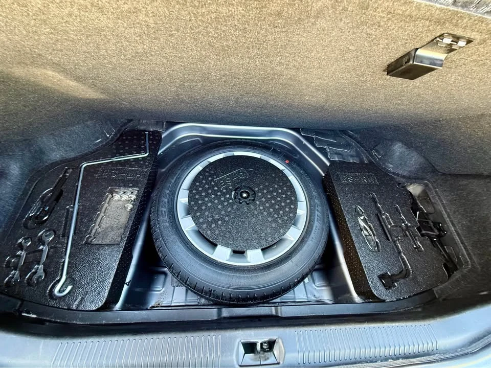 2012 Lexus ES 5th Gen - Image 10 of 18